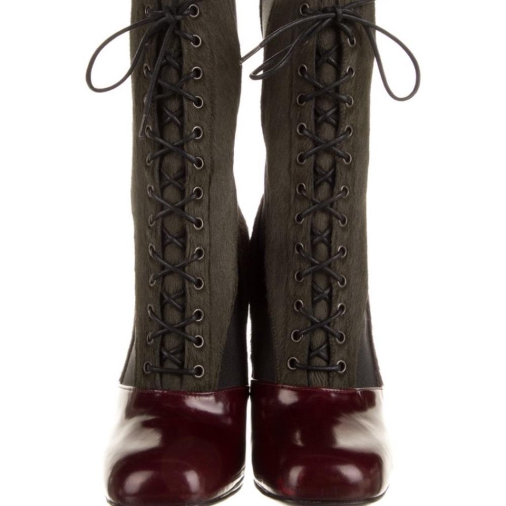 Barely used. Size 7.5 runs small . Super trendy.